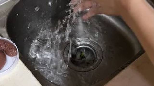 女朋友新买的肥皂，她说又香又解压！ #玩个很新的东西  #解压