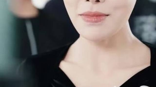 女主本以为自己拥有最幸福的家庭 最恩爱的父母，不料母亲却在和父亲的纪念日那天，用一封神秘的信将父亲活