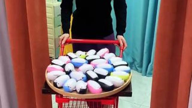 水洗粘毛器滚 神奇的粘毛器!不仅能轻松清理头发和猫猫狗狗掉落的毛发，水一冲就干净能继续用了 #粘毛神