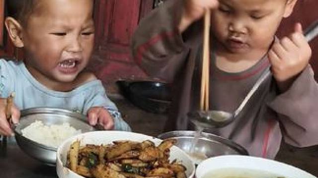 今天炒了三个菜吃。#农村娃