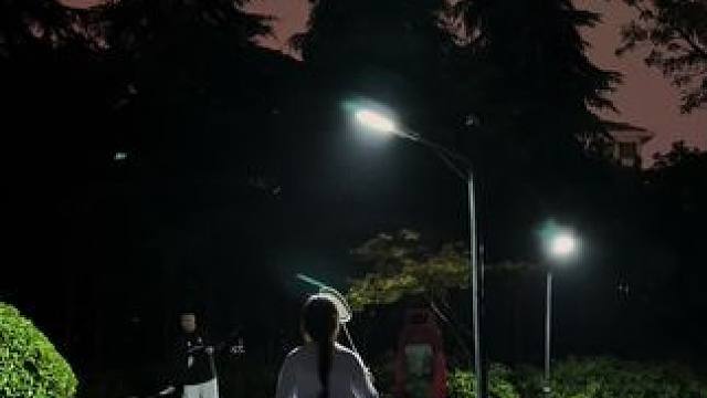 “我怕时间太快 不够将你看仔细”#羽毛球 #情侣 #至少还有你