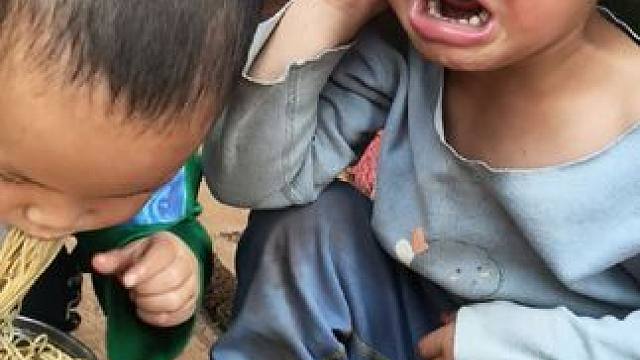 带孩子的累只有经历过的才懂。#农村娃