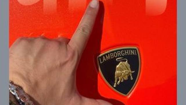 谁能告诉我一下？ 这么叫对吗？#超级跑车 #跑车 #兰博基尼 #兰博基尼urus #小米