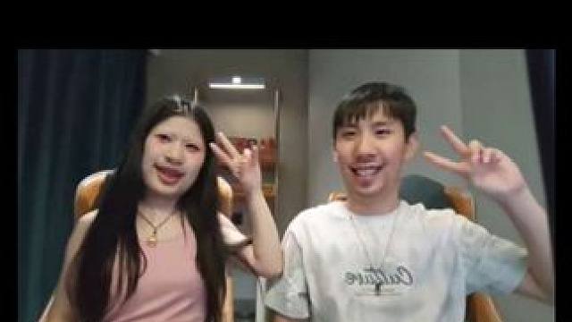 携家妻给大家舞一个#双人手势舞 #粉红色的回忆 #在拍一种很新的vlog