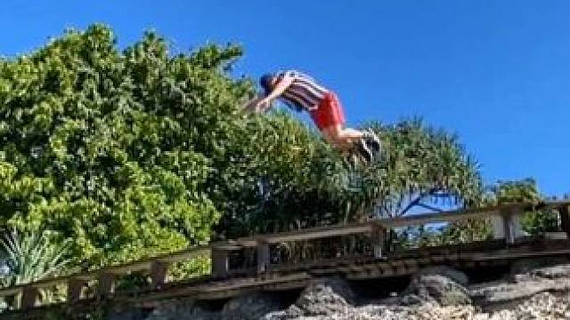 喜欢就去追，热爱就去做#极限运动 #运动中的酷炫男孩 #专业动作请勿模仿 #睢县酷炫空翻跑酷俱乐部 