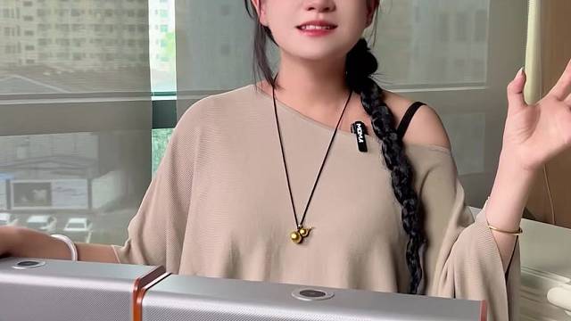 这音质是开挂了吗？高音透亮不刺耳，低音浑厚不轰头，太绝了！