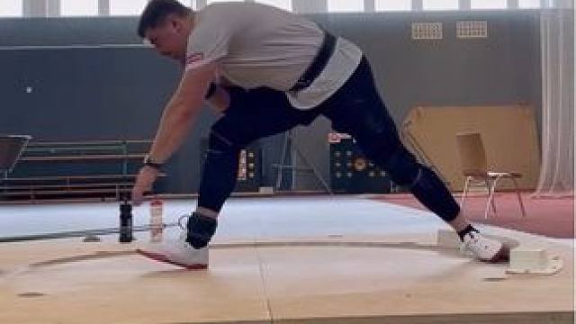 德国退役滑步铅球运动员大卫·斯托尔：专项力量是成功的关键。 你在日常训练中运用它吗？#铅球 #滑步铅