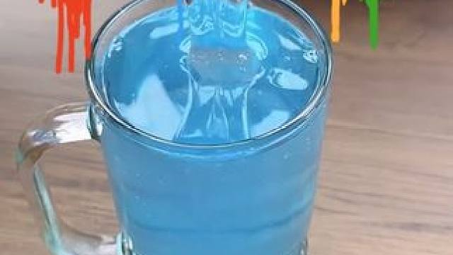 这个#洗衣液真的是太好闻了，薰衣草的香味，泡沫丰富，洗衣服也洗的很干净#污渍轻松去除#薰衣草洗衣液#