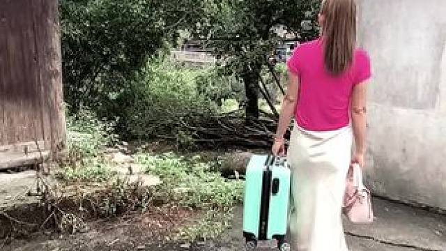 心里藏着很多事，一直不敢跟别人讲，因为我知道，就算我说了，问题还是自己扛，这段时间，真的累得不行，特