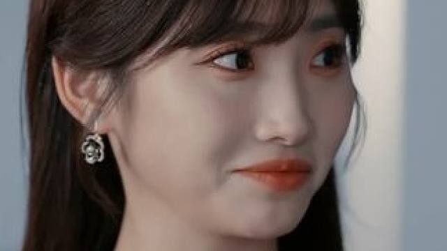 王华刚准备宣布获得二少夫妇股权，却发现刚才自己承认谋害的录音被许晶晶通过纽扣摄像头直播公之于众。律师