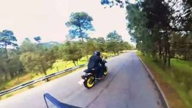 老外实测！675nk vs mt07直线加速！#675nk #mt07 #老外真会玩 #国际春 #摩