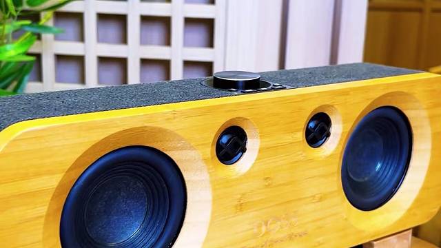 低音沉得舒服，高音清亮，连呼吸声都超有画面感