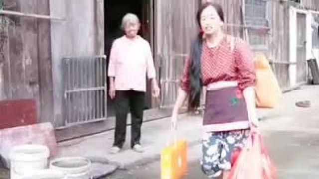 山卡卡里的农村大姐学费了开直播每天收获满满您还在恐播怕播不敢开播开播了不知说什么话吗#记录真实生活 