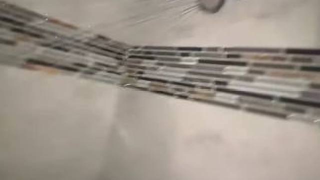 这样可以边洗澡边玩手机了~ #玩个很新的东西