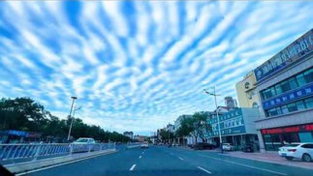 今晚的天花板是蓝色海洋系~ #今天的天空特别美 #随手拍 #云朵 #这座城市