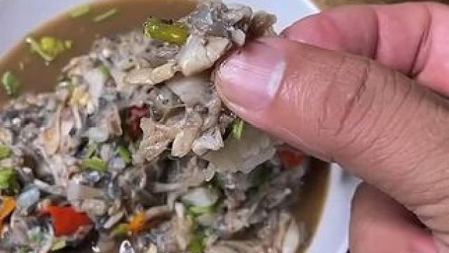 泰式臭鱼汁拌牛蛙 #美食 #泰国美食 #户外美食 #内容启发搜索