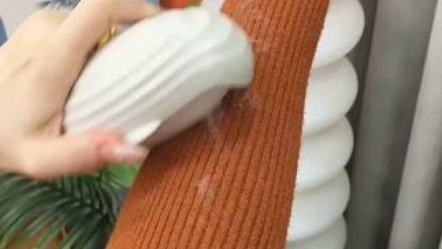 粘毛器 神奇的粘毛器!不仅能轻松清理头发和猫猫狗狗掉落的毛发，水一冲就干净能继续用了 #粘毛神器  