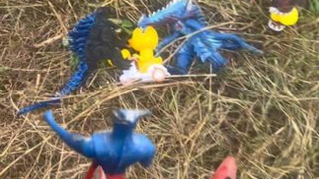 奥特曼它们准备营救被怪兽抓走的小鸭子#儿童玩具 #玩具 #奥特曼