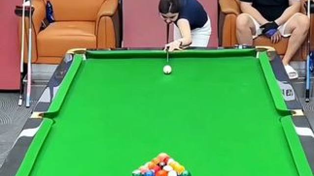 花枪王佟璐，一杆离谱的炸清，让孙丹虹当场破防 #台球 #台球是一种生活 #佟璐 #孙丹虹台球