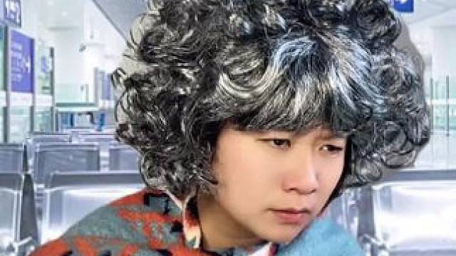 这个阿姨太奇怪了吧