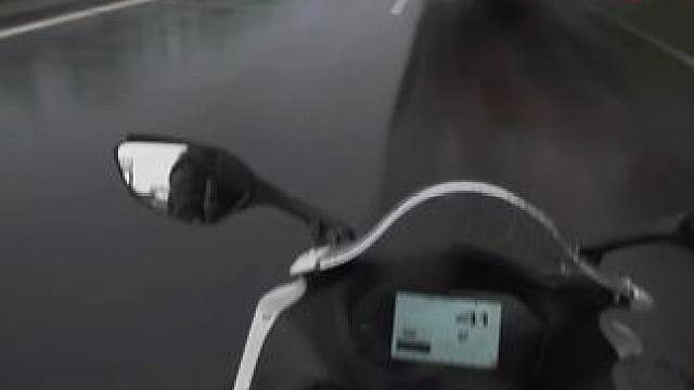 反正已经湿透了 与其停下躲雨不如接着出发享受这片时刻的自由.#机车 #赛600rs