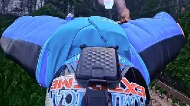 带你感受张家界天门山翼装飞行的第一视角！ #极限运动 #视觉盛宴 #第一视角沉浸式感受翼装飞行 #天