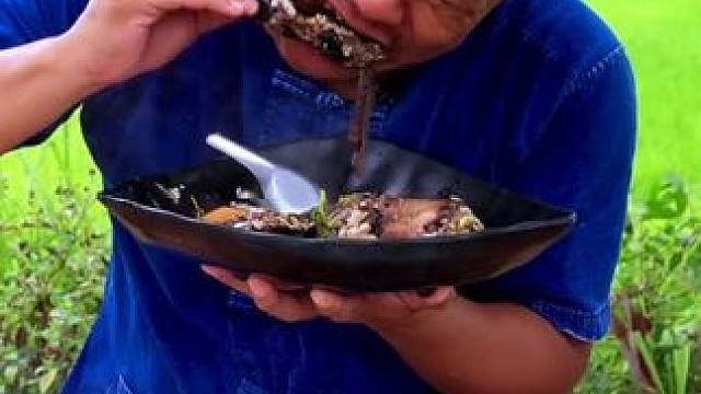 大辣条火锅 #美食 #泰国美食 #户外美食 #内容启发搜索