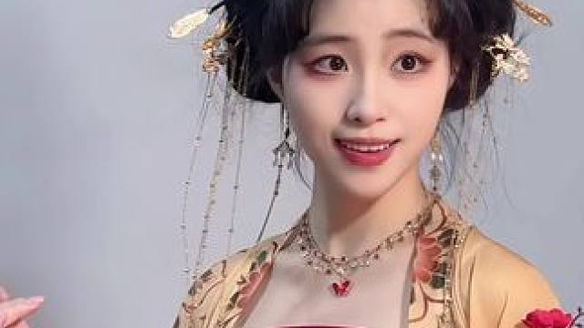 “头戴红花做气质女人” #唐风 #汉服小姐姐 #国风 #日常