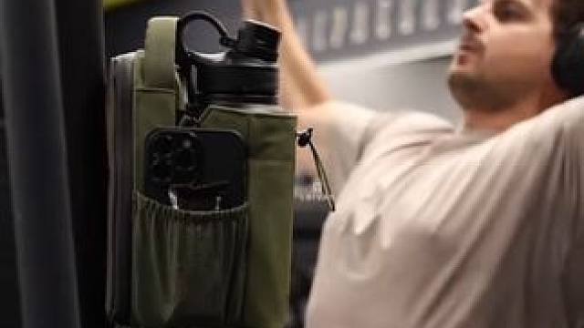 一个可以吸附在机械上的包包