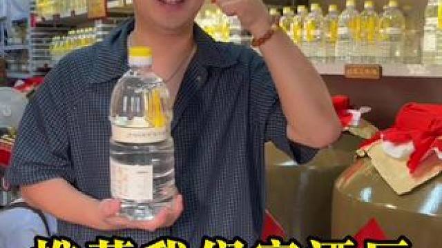 市场大环境不好，赚钱难，大家的消费观念都在改变， 都更愿意追求性价比的产品，好的酒质配上好的包装，就