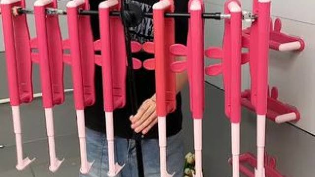 兔耳伸缩拖鞋架 #可伸缩毛巾架  收纳毛巾不占空间，还是个#可伸缩拖鞋架 拖鞋上墙不积水，卫生间干净