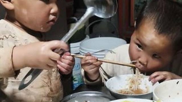 今天炒了好几个菜吃。#农村娃