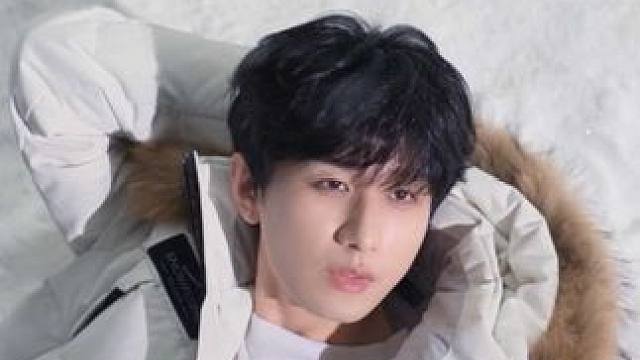 雪中飞，26年专注温暖科技。以科技重定义冬日温暖。从北国风雪到都市生活，用轻盈与时尚重新定义冬日防护