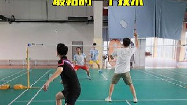 双打被推反手腰部只用一招应对 起球是肯定不行的，当心对手的跟进抓网#羽毛球 #羽毛球双打 #羽毛球双