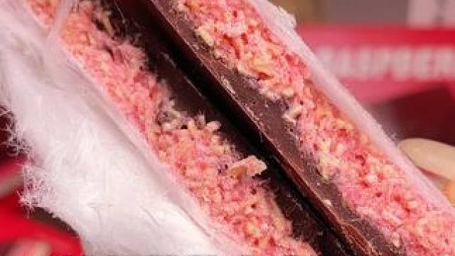 现在不用花大价钱就能吃到迪拜网红巧克力了，纯可可脂、多层夹心，酸甜不腻超解馋！爱吃巧克力的宝子真的别