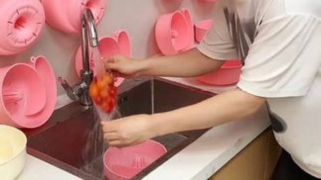 蜗牛自动清洗篮 蜗牛自动清洗篮，有了它，以后洗水果可就太方便了，自动洗干净还能自动沥水，