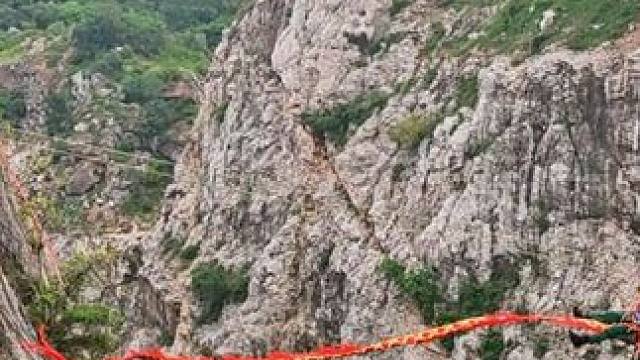 远处飘过一个大美女
#户外 #惊险刺激 #每一帧都是热爱 #因为热爱所以坚持 #风景