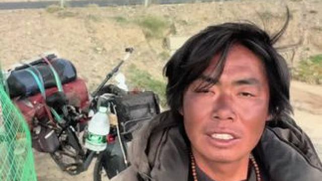 今天在一片小树林露营，很完美就是今天没有捡到木柴