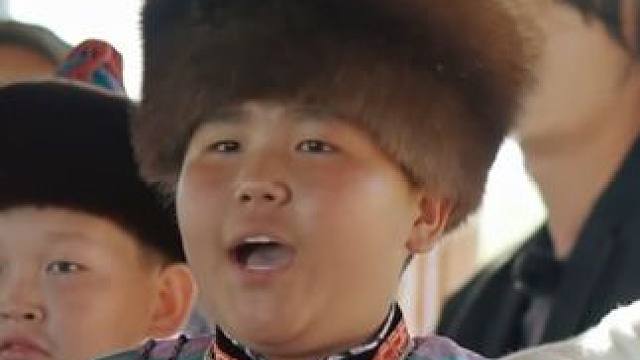 这样的火车之旅给我来一打！寻乐团把快乐打包上车，一路欢唱一路嗨，隔着屏幕都想一起加入