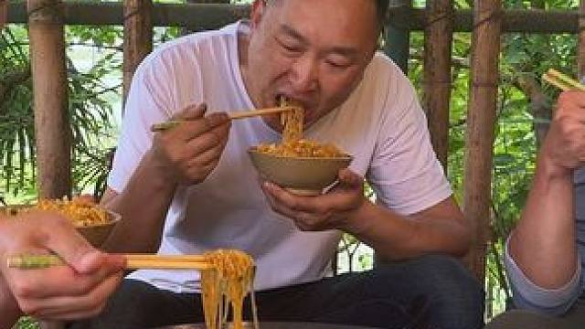 一口入魂！酸辣开胃的鱼杂做法，能干三碗饭！