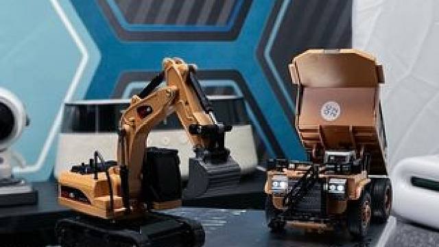 硬控大男孩的玩具，桌面也能体验包工头的快乐