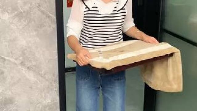 萌狗吸盘置物架 这款吸盘脸盆挂钩 真不错，免打孔上墙，全家的脸盆都能上墙收纳不占地方，大号脸盆也没问