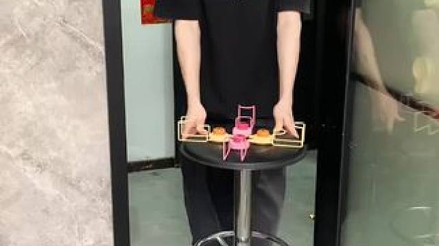 萌狗吸盘置物架 这款吸盘脸盆挂钩 真不错，免打孔上墙，全家的脸盆都能上墙收纳不占地方，大号脸盆也没问