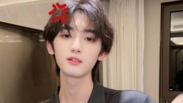 过来一下呢，有点事想问你 #鞭子舞