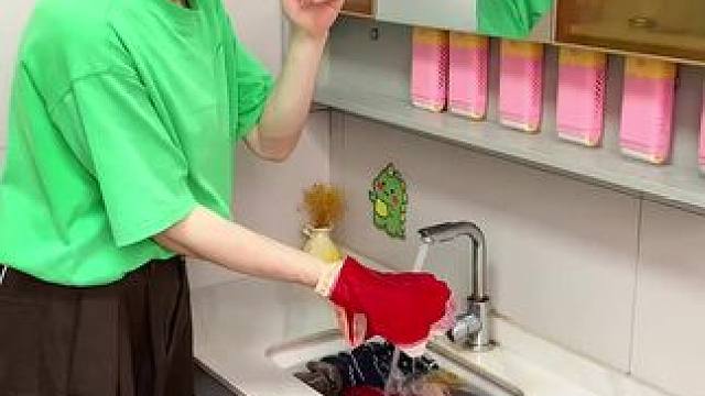 起泡盒 手洗衣服一定少不了这个 ，起泡很丰富不打滑，可以把肥皂用的一点都不剩，还是个好看