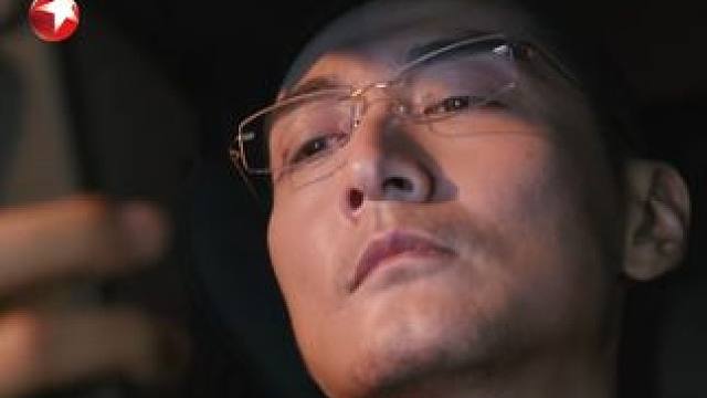 一进实验室，首先映入眼帘的是养着乌贼的鱼缸，丁奇明白过来，原来墨远致就是乌贼。