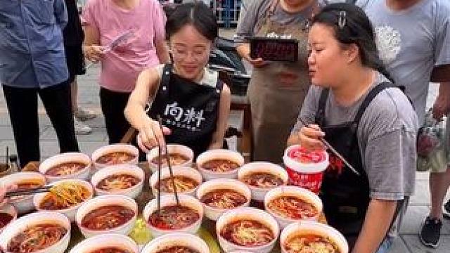 四川妹妹挑战30碗面不敢相信