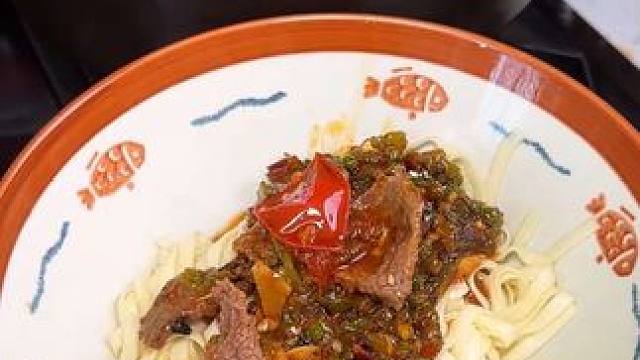 烧椒酸汤牛肉盖面真的太好吃了吧