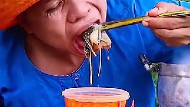 剁椒辣酱️水煮小八爪鲜牛肝 #美食 #户外美食 #泰国美食 #内容启发搜索