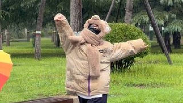 清风白昼 翻过了九州～#情字最大#雨天出行#根本停不下来#小仙编舞#氛围感